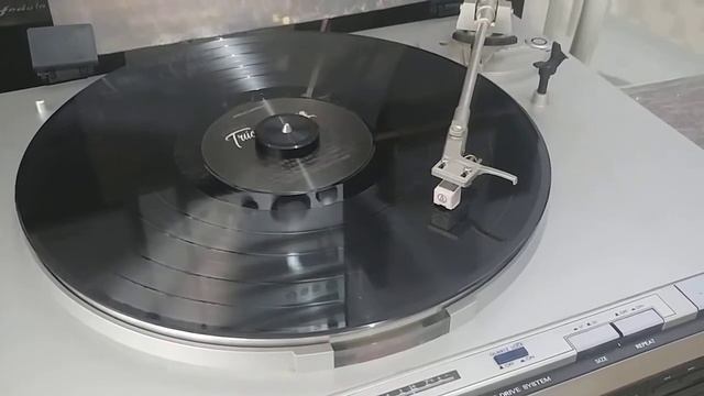 Test Victor QL -F55 / Abum Vinyl Tình khúc Trúc Phương Mưa nữa đêm смотреть онлайн