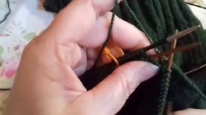 Как присоединить рукав ,если вяжите изделие с низу в верх