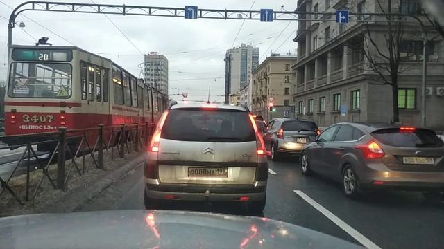 2022.02.17. Погода Петербург. 16:21. +2°. Копчёные рёбрышки с горохом.