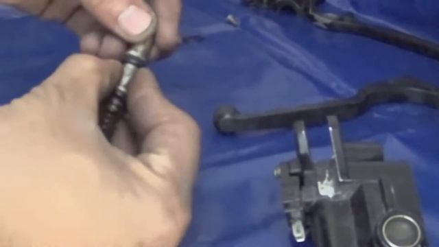 fuga de liquido de freno en moto DM200 смотреть онлайн