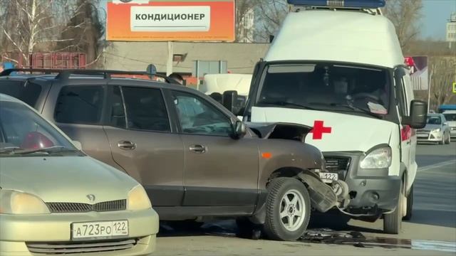 Авария со скорой помощью в Барнауле смотреть онлайн