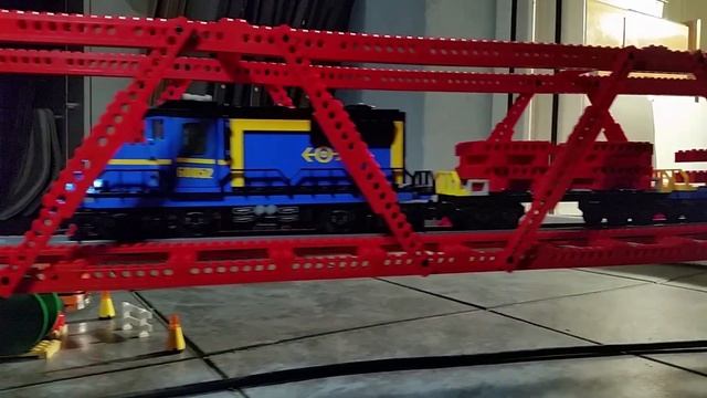 LEGO Поезд едет по мосту для детей смотреть онлайн