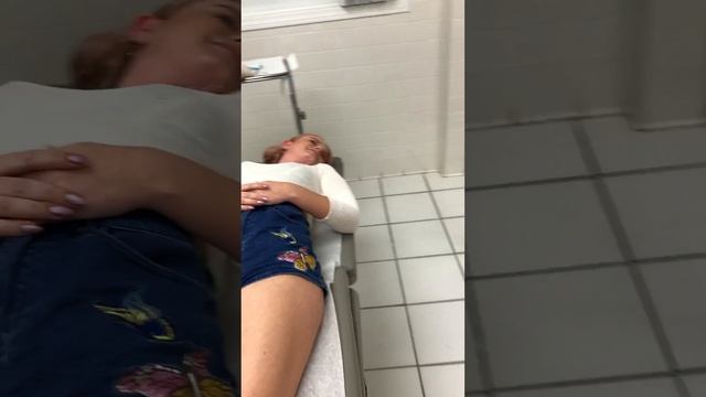 Conch Piercing with Pink Opal смотреть онлайн