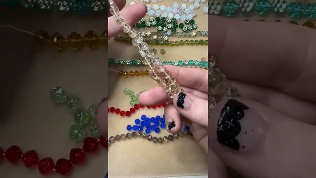 Trunk Show Tuesday: Vintage Limited Edition Czech Glass Bead Strands смотреть онлайн
