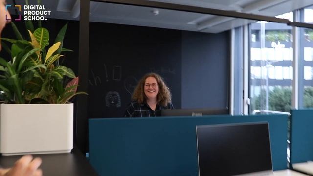 Alumni Office Tour with Martin Kugel at StudySmarter смотреть онлайн