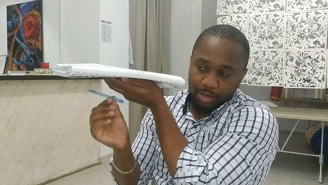 Французский язык с носителем | ПРЕДЛОГИ SUR, SOUS, AU-DESSUS, AU-DESSOUS ВО ФРАНЦУЗСКОМ смотреть онлайн