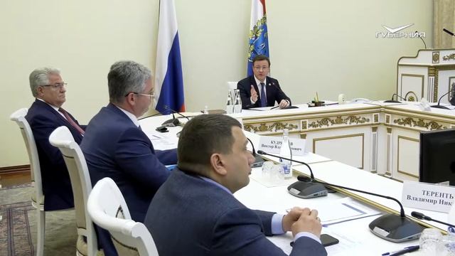 Самарские депутаты обсудили вопросы социально-экономической жизни региона смотреть онлайн