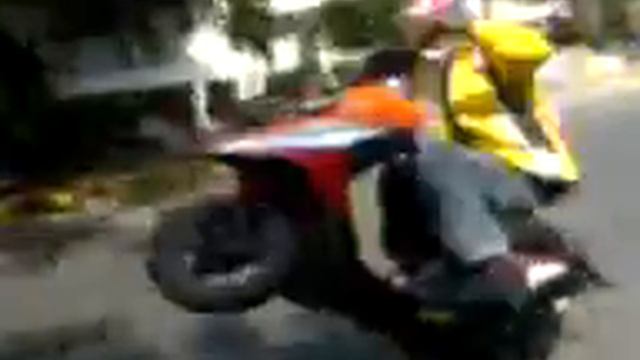 my 100metres wheelie at da speed of 40 on a pep+ смотреть онлайн