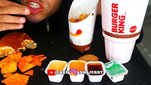 ASMR JERRY BURGER KING CHEESEBURGER CHICKEN NUGGETS FRIES DORITOS NACHO CHEESE CHIPS EATING SOUNDS смотреть онлайн