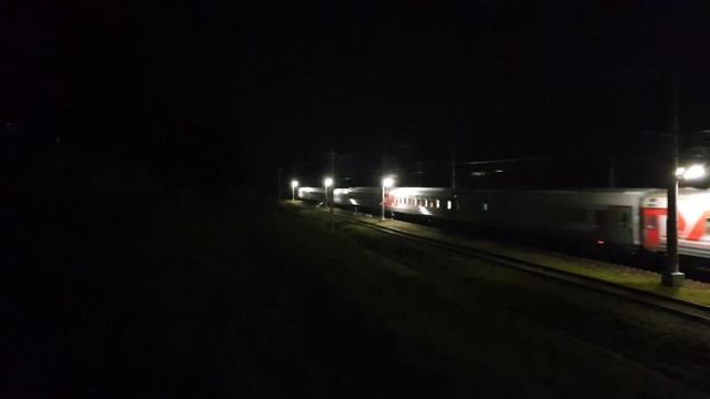 Электровоз ЭП2К-301 с пассажирским поездом смотреть онлайн