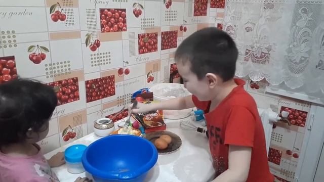 Ислана и Жаслан поссорились за игрушку🙄🙄🙄 смотреть онлайн
