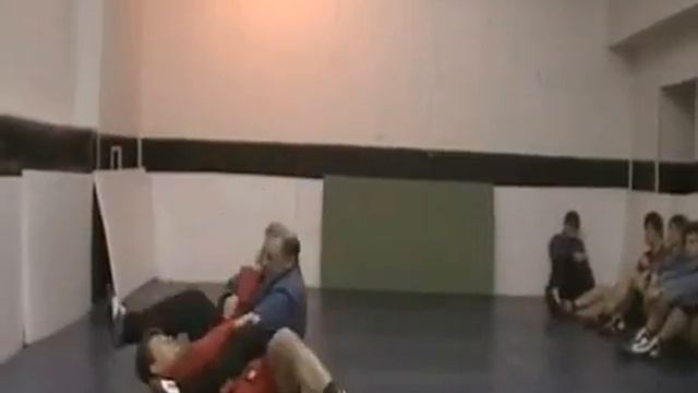 Болевой прием из стойки запрыгиванием смотреть онлайн