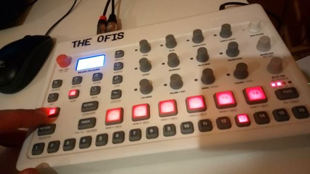 More testing LFO - Elektron Model:Samples (The OfiS) смотреть онлайн