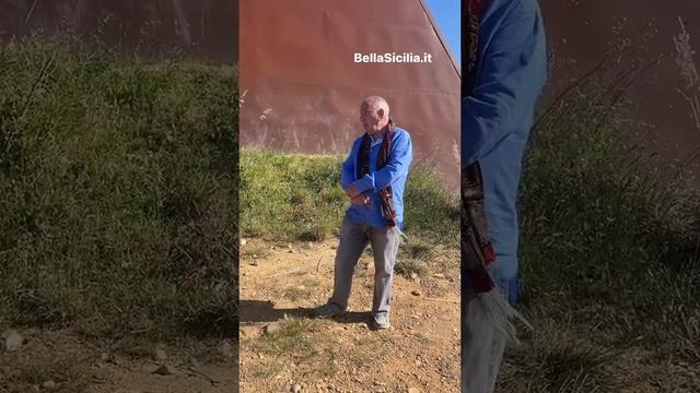 Dentro la piramide di Motta d'Affermo con il presidente della fiumara d'arte Antonio Presti смотреть онлайн