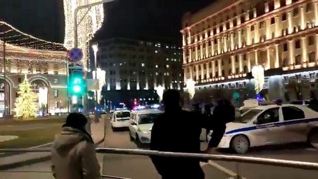 19.12.2019 из за стрельбы на Лубянской площади было перекрыто движение общественного транспорта смотреть онлайн