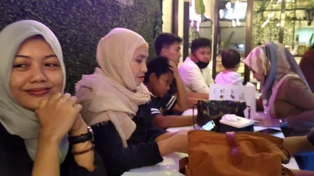 ION CAFE Mataram | Tempat Nongkrong Paling Hits смотреть онлайн
