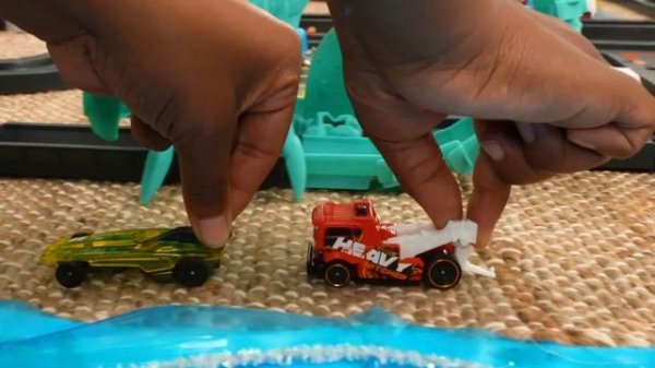 Draven SCAMS Hot Wheels City with FREE FOOD?!! | New News | @HotWheels