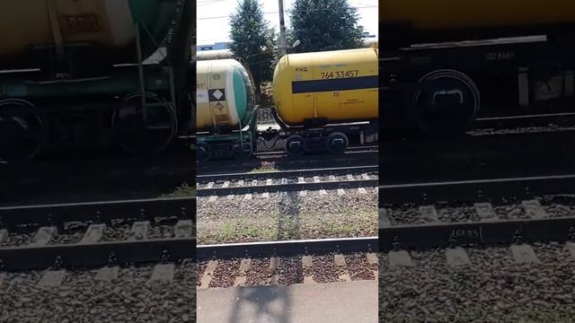 Проезд электровоза ВЛ10-597 с товарным составом через станцию "Кашира" Павелецкого направления МЖД смотреть онлайн