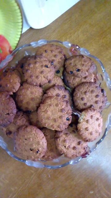 Печенье с овсяной мукой и изюмом.