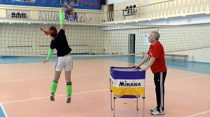 Волейбол. Как правильно делать нападающий удар в волейболе. Типичные ошибки.