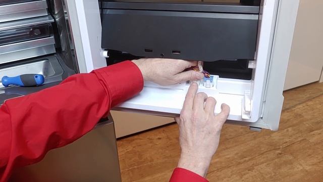 [LG Refrigerator] How to replace the internal display on an LG Signature multidoor fridge смотреть онлайн