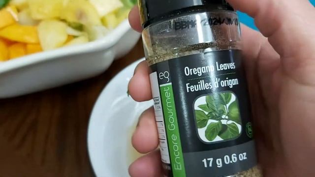 ICEBERG LETTUCE TROPICAL SALAD смотреть онлайн