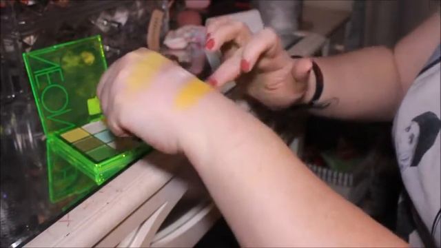 PRIMARK PS BEAUTY - NEON GREEN EYESHADOW PALETTE SWATCH PARTY | FIRST IMPRESSIONS смотреть онлайн