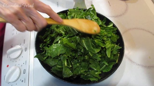 Dandelion Greens With Frankfurters * Depression Era Recipe * $1 Meal * Budget Meals смотреть онлайн