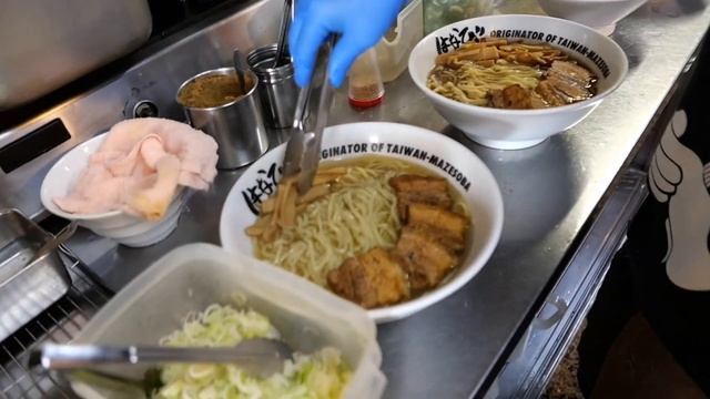 Японская еда - САМЫЙ БОЛЬШОЙ Мазесоба Рамен Нагоя Япония