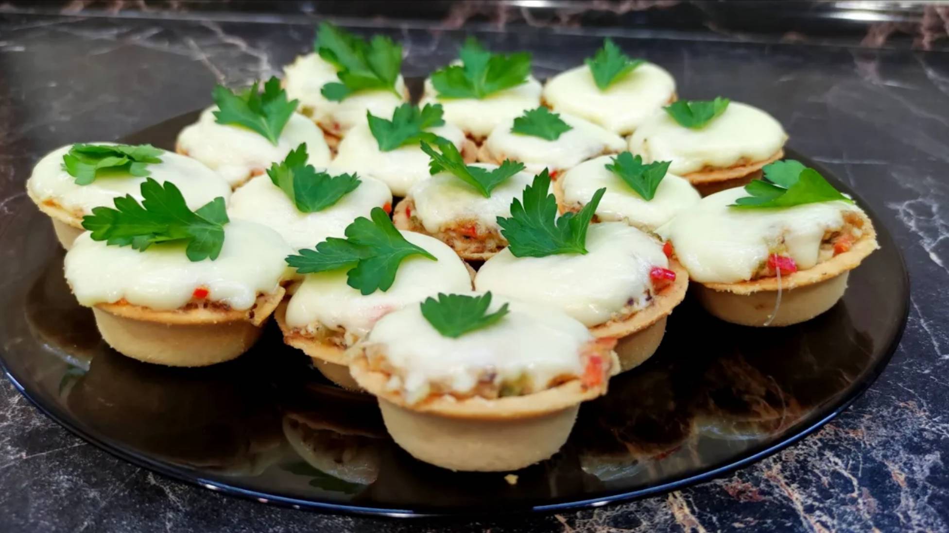 Тарталетки с начинкой. Праздничная закуска. Рецепт закуски. смотреть онлайн