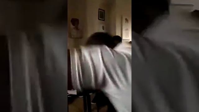 When you're twins but support rival football teams! North London Derby смотреть онлайн