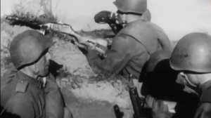 Владимир Бунчиков и Владимир Нечаев - Давно мы дома не были - Песни военных лет