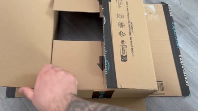 EVERYONE makes 4 Cuts in the Cardboard💥(Best Trick of the Century)🤯 смотреть онлайн