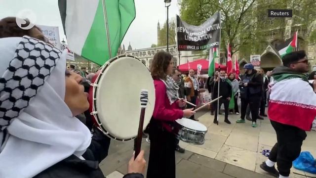 Son of Holocaust survivor joins London protest to demand ceasefire in Gaza смотреть онлайн