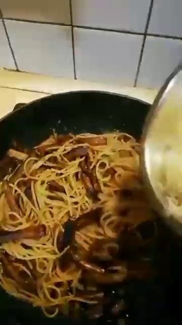 Makaron z boczniakami смотреть онлайн