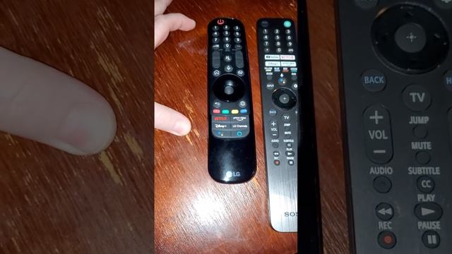 Tv Remote Battle of the Century!!! LG c1 vs Sony A90j remote. The Sony remote lights up. The lg nop смотреть онлайн