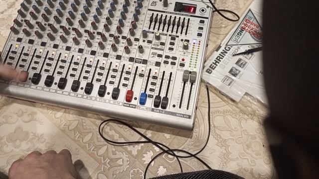 Микшерный пульт Behringer Ub1832fx-pro, шум на Main канале (noise) 4 года лежал без дела. смотреть онлайн