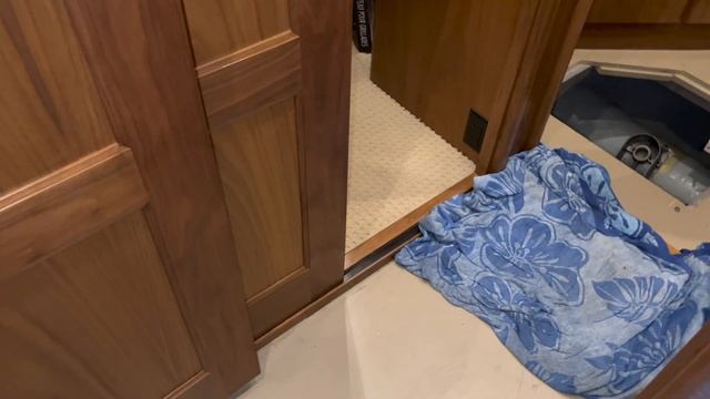 Repair or replace your broken Volvo QL bow thruster? смотреть онлайн