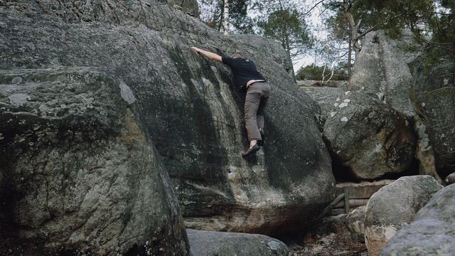 Bouldering in Fontainebleau - La Tortue 4c (Area: Éléphant) смотреть онлайн
