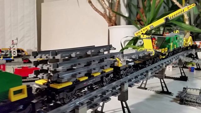 Грузовой терминал LEGO + Строительный узел железнодорожной ветки в сад - для детей Часть 2 смотреть онлайн