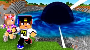 МЫ С ДЕВУШКОЙ ПЕРЕЖИЛИ ЧЕРНУЮ ДЫРУ ! КАК НАМ ПЕРЕЖИТЬ в МАЙНКРАФТ ВИДЕО ТРОЛЛИНГ MINECRAFT Евгенбро