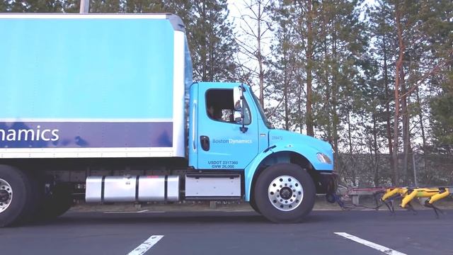 Boston Dynamics - SpotMini Robots Pulling Truck Tests [1080p] смотреть онлайн