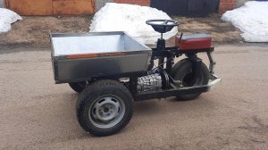 Трактор для хозяйства.