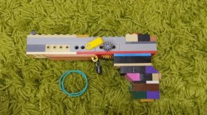 пистолет из лего (тот же самый механизм)