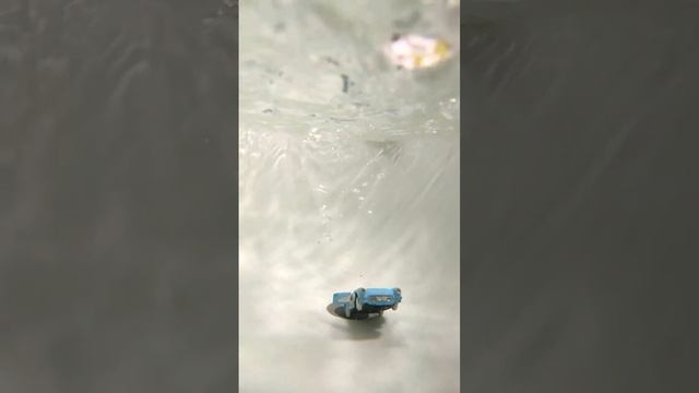 Утопленники машины слоумо drow slowmo underwater car #slowed #slowmo #water #fall #underwater #car смотреть онлайн