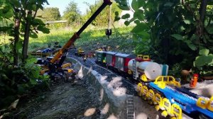 LEGO Грузовой поезд - Строительство железной дороги на холме - для детей