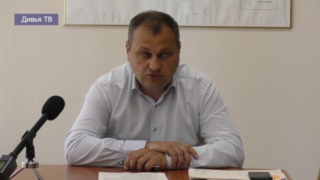 В Тихвине борщевик захватывает все большие территории смотреть онлайн