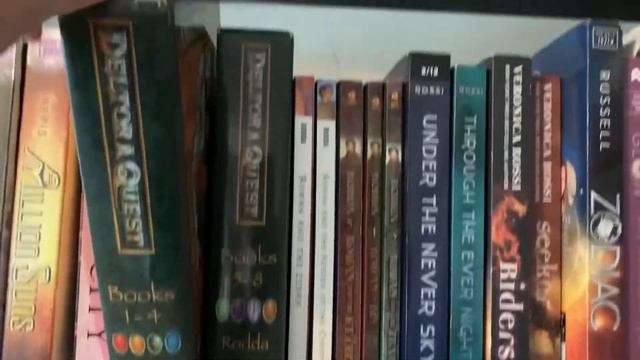 Sunday Shelfies! | YA/Middle Grade [Part 8/9] смотреть онлайн