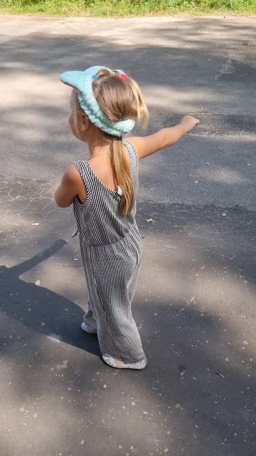 приехали к сестре в лагерь)