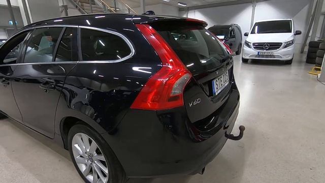 Volvo V60 D2 MOMENTUM D-VÄRM VOC DRAGKROK NYSERV 5,75% RÄNTA смотреть онлайн